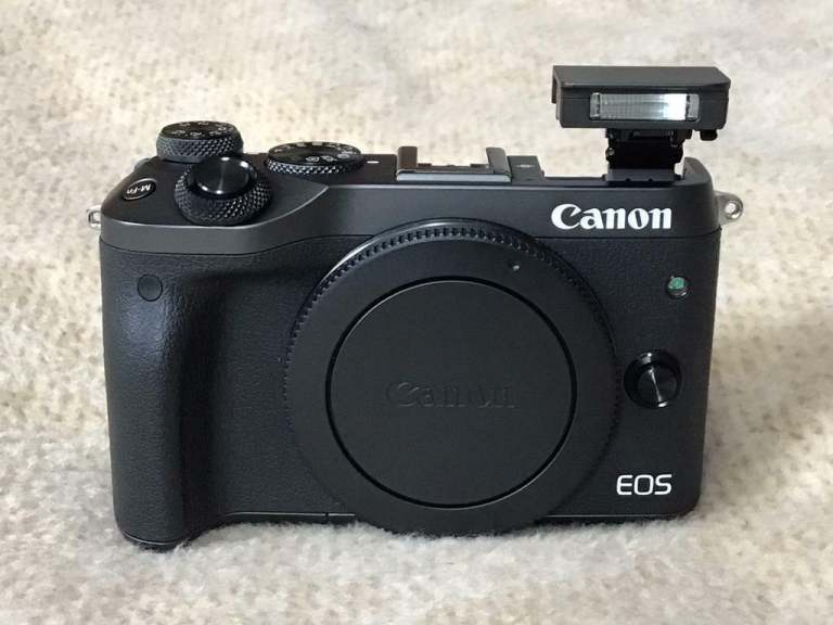 Canon M6 Mirrorless camera body, VGC COST NEW £650.   FINAL REDUCTION 