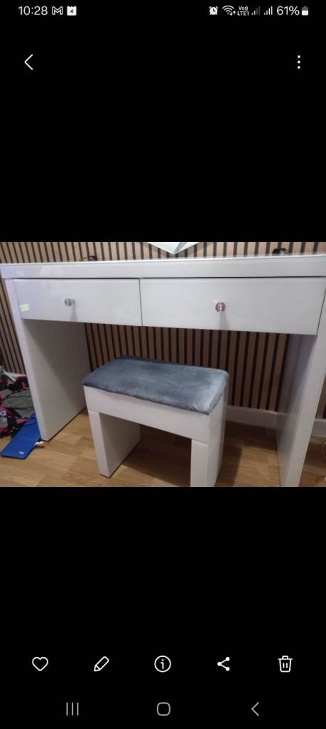 Makeup table & Stool