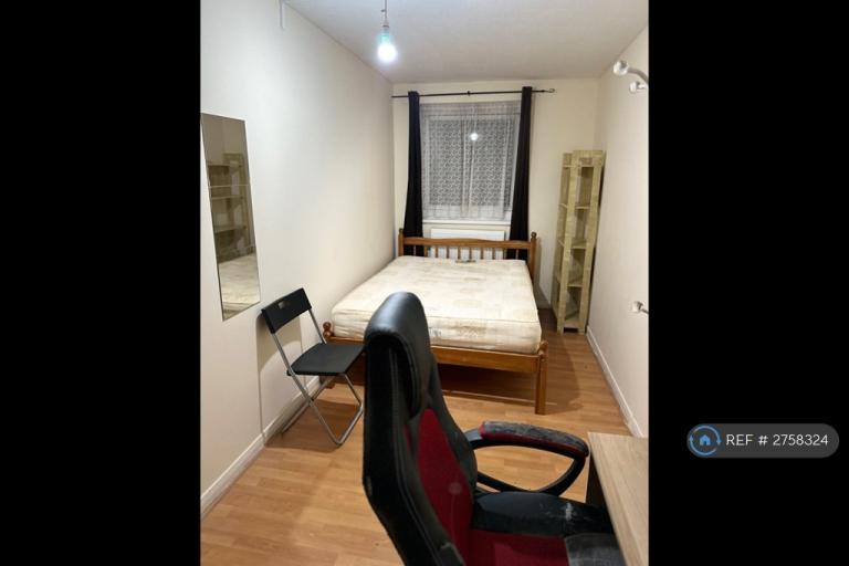 1 bedroom in Verity House, London, E3 (#2758324)