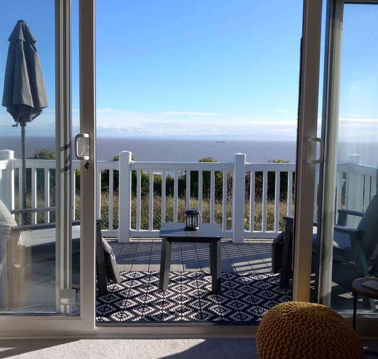 Luxury static caravan with sea view in South Wales 