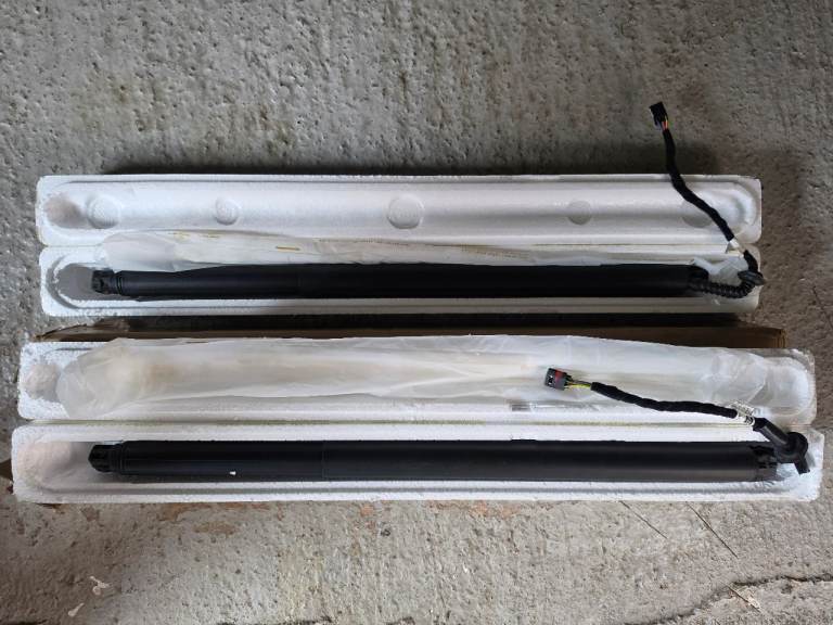 SEAT Ateca Electric Boot Struts