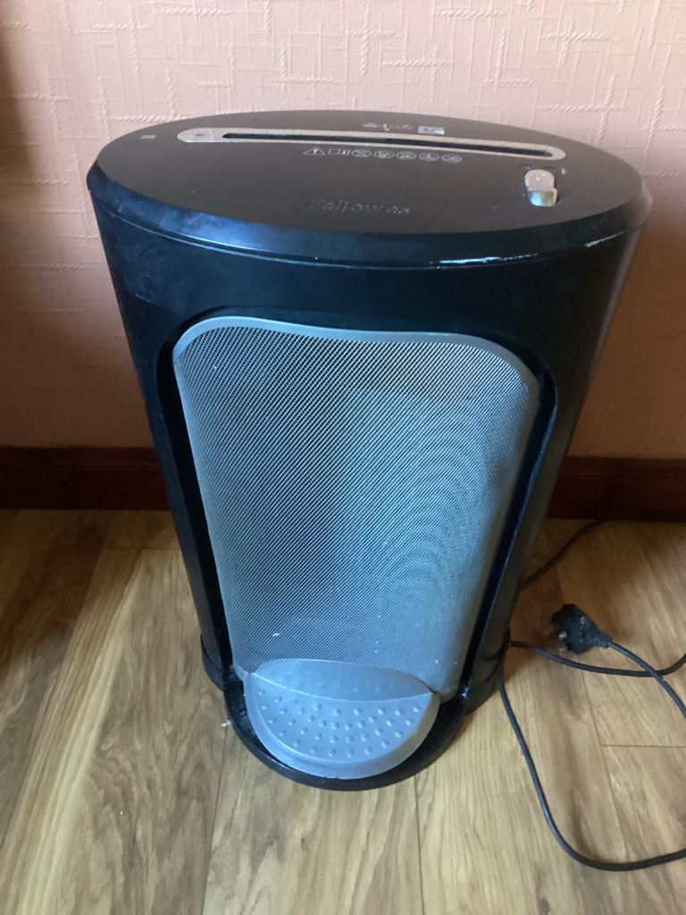 FELLOWES PAPER SHREDDER