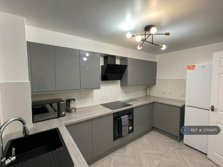 1 bedroom in Felixstowe Court, London, E16 (#2704471)