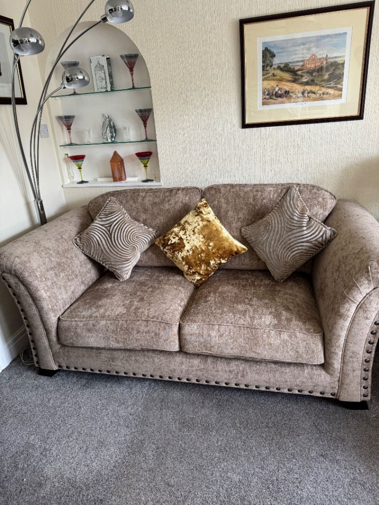 2 seater sofa with large cuddle chair