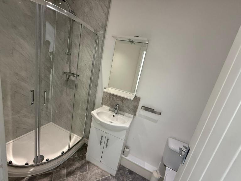 Stunning New Development of 8 flats in Croydon. 5 mins walk to Train Station 