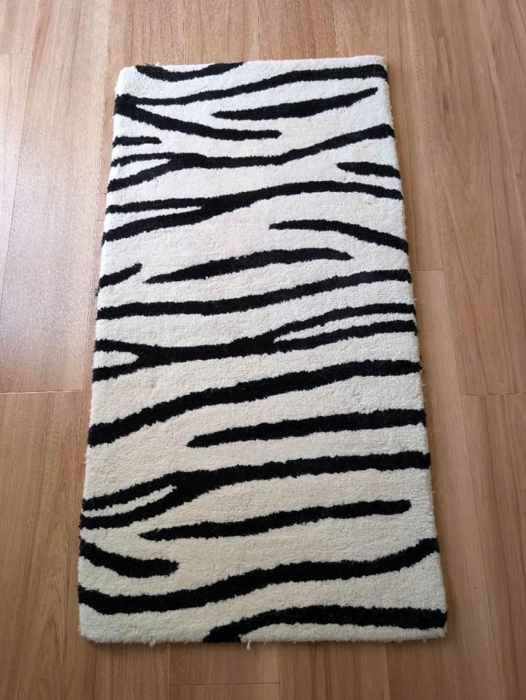 B&Q Black & White Zebra Stripe Wool Rug 60 x 120cm