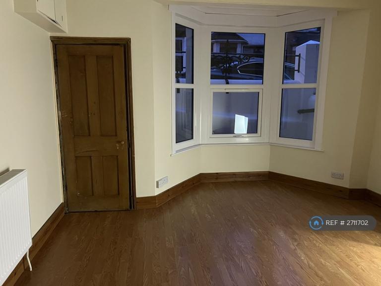 3 bedroom house in Cecil Road, Rochester, ME1 (3 bed) (#2711702)