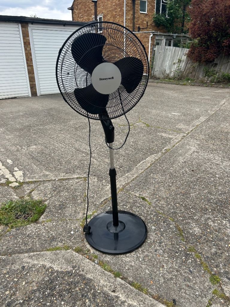 XL Honeywell standing oscillating fan 