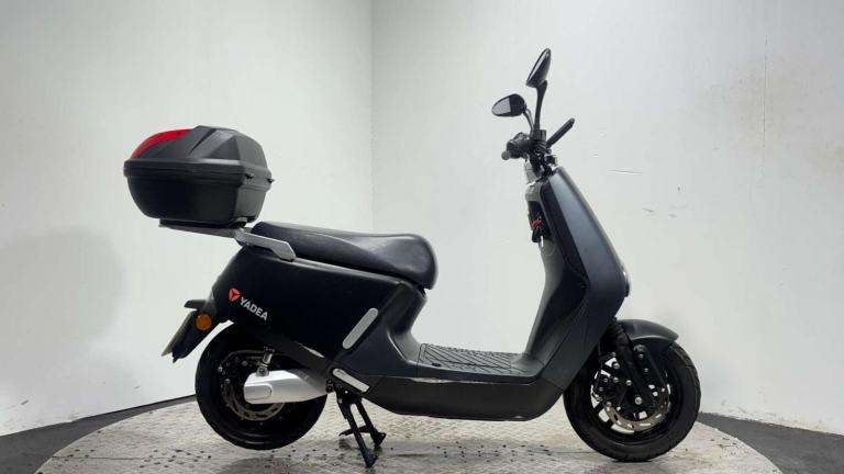 Yadea G5 LEXMOTO ELECTRIC SCOOTER BIKE RIDE AT 16 TRADE SALE ESCOOTER