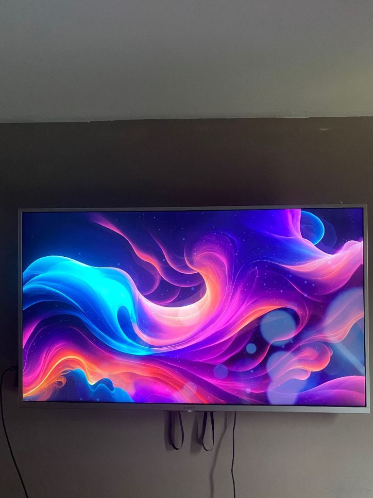  Flat Screen TV - Good condition - Wall brackets included 