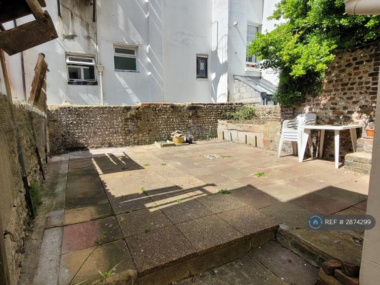 2 bedroom flat in Waterloo Street, Hove, BN3 (2 bed) (#2874299)