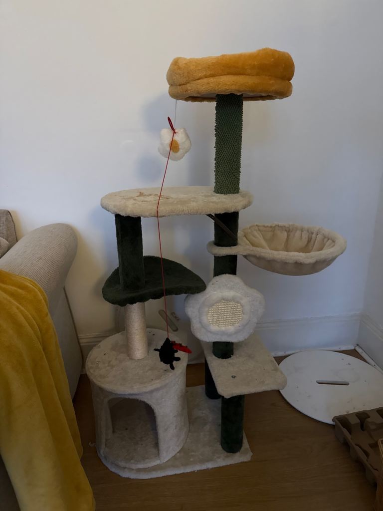 Cat tree