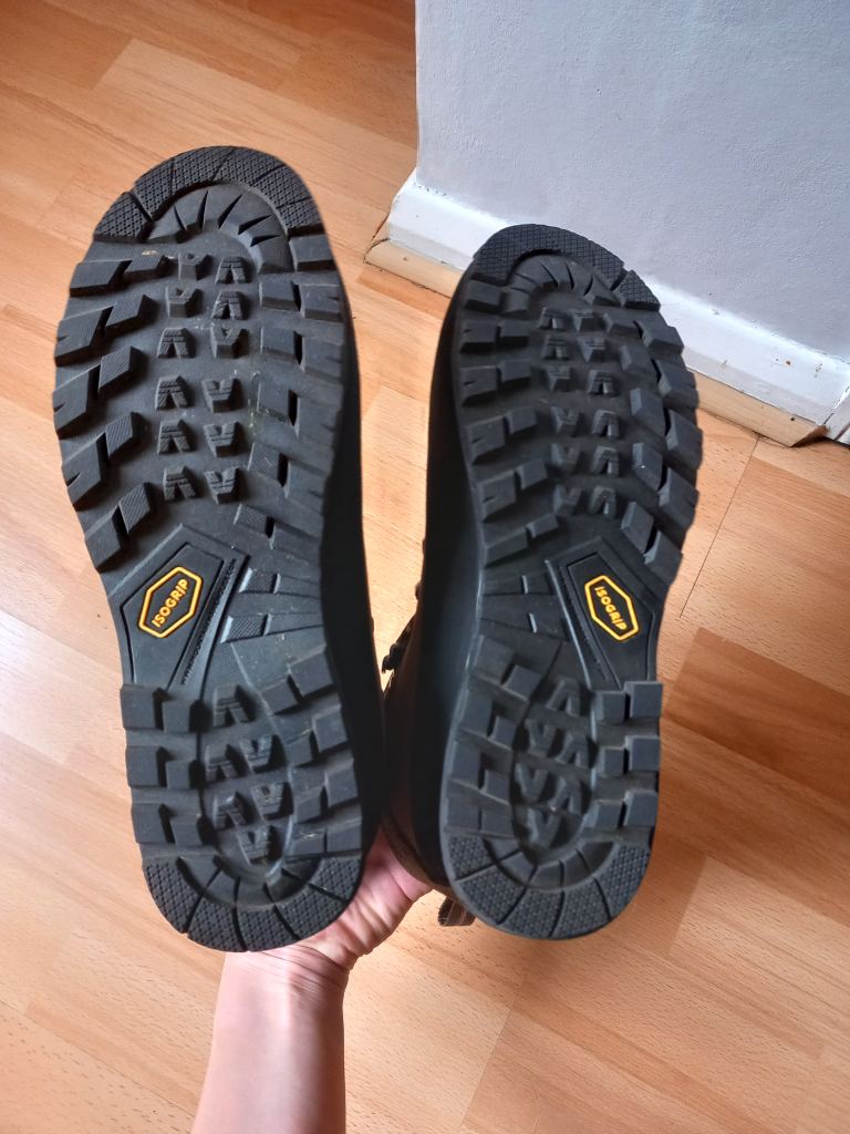 Walking boots size 6 - Extreme Quest Womens Waterproof Isogrip Boots