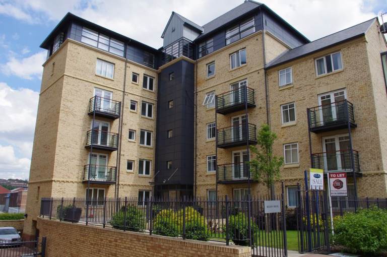 Studio flat on ground floor