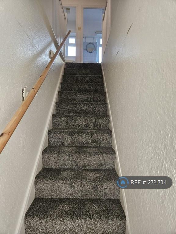 3 bedroom house in Long Lane, Huddersfield, HD5 (3 bed) (#2721784)