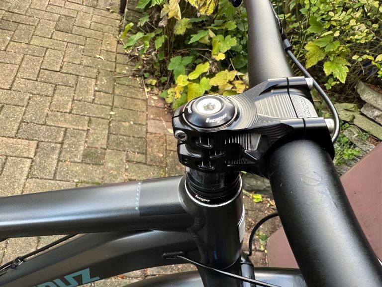 Santa Cruz Bronson mountain bike ( stunning condition)