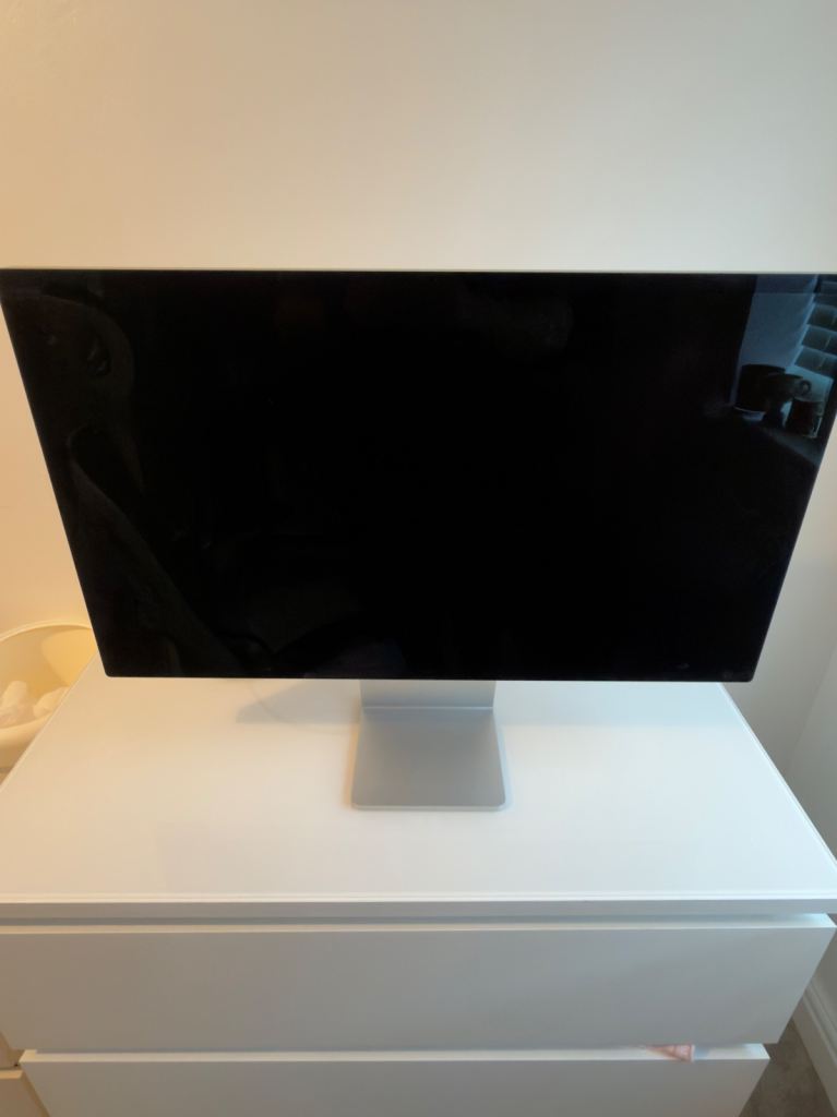 Apple Studio Display 27-inch 5K Retina – Perfect Condition