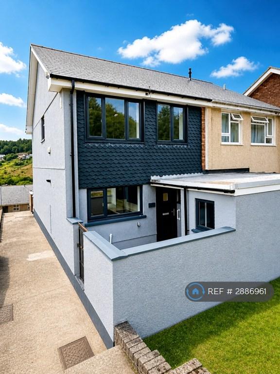 4 bedroom house in Hill Crest View, Abertillery, NP13 (4 bed) (#2886961)