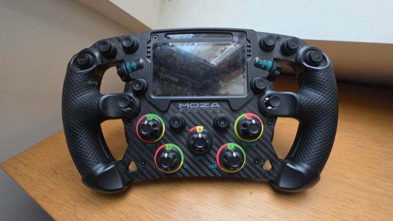 MOZA FSR in fantastic condition (still has original screen protector on)