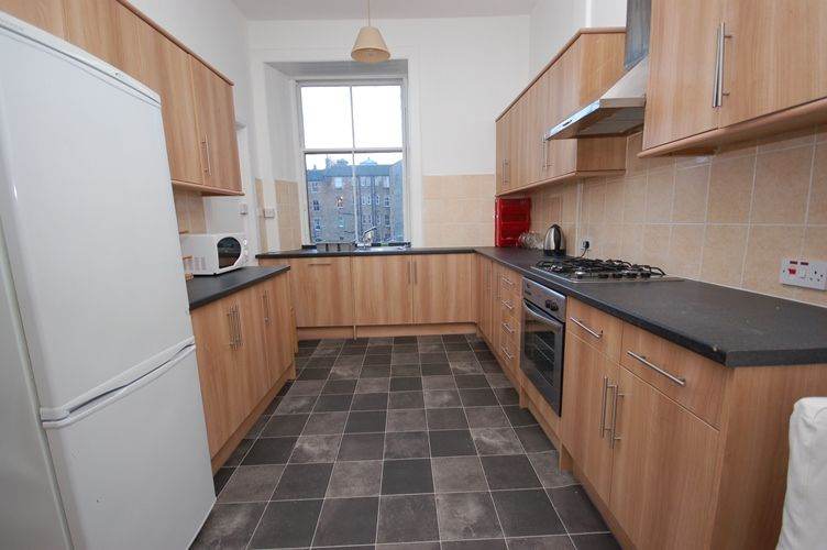 Superb, top floor, 3 bedroom, HMO flat in Tollcross - available July