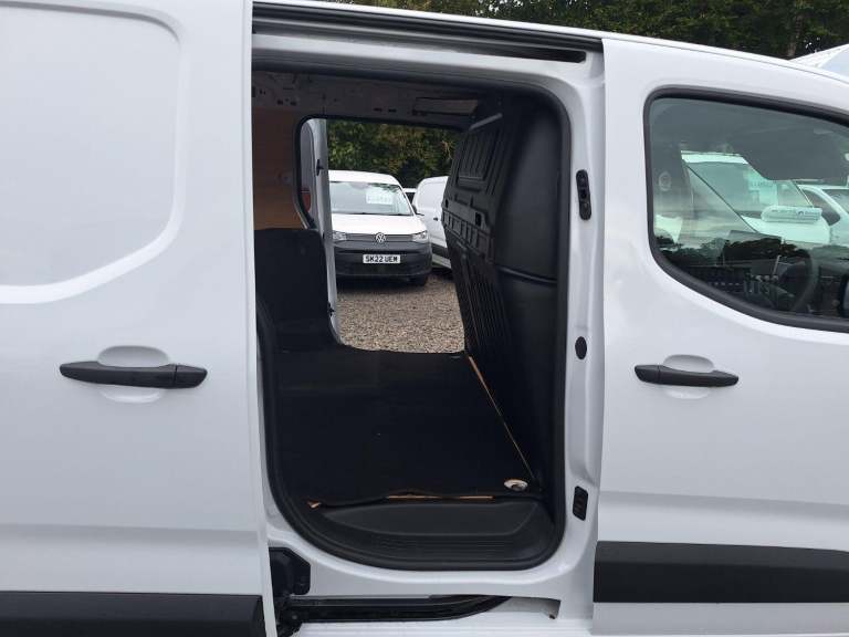 VAUXHALL COMBO 1.5 Turbo D 2300 Prime LWB L2 White Manual Diesel 2023