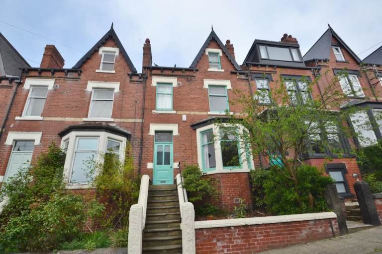 DOUBLE ROOM AVAILABLE