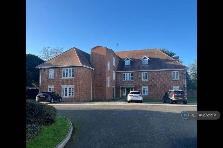 2 bedroom flat in Wheatstone Close, Slough, SL3 (2 bed) (#2726571)