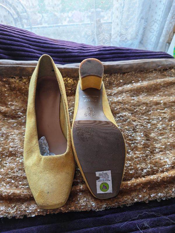  Women Yellow Suede Block Heel Shoes – Size 4.5, As Good As New