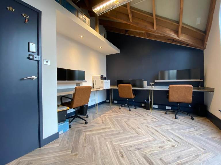 Stylish Office With Kitchenette Near Canada Water Station (3 People)