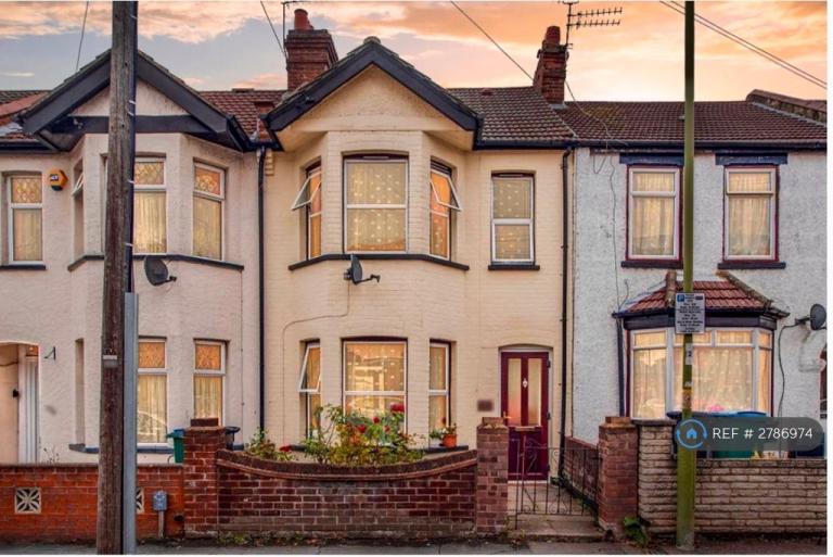 3 bedroom house in Queens Avenue, Watford, WD18 (3 bed) (#2786974)