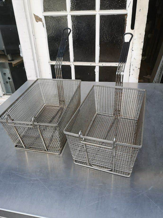  2 x fryer baskets for a Lincat gas fryer