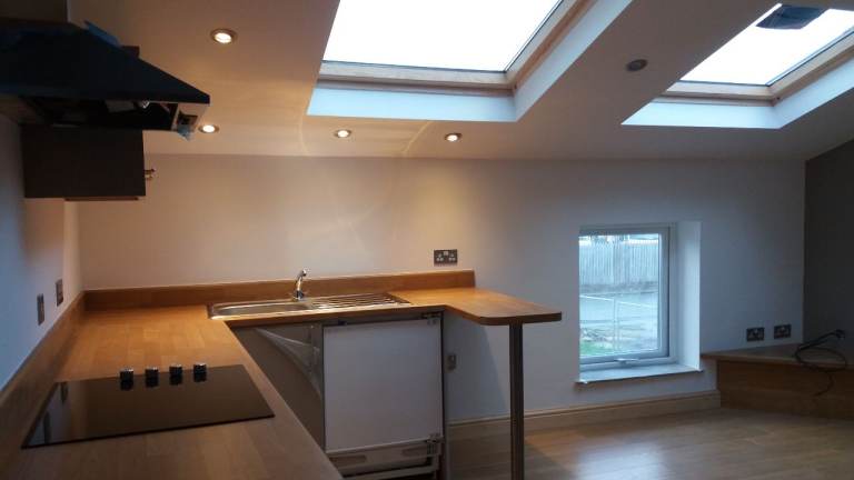 One bedroom apartment with private parking (utilities included)