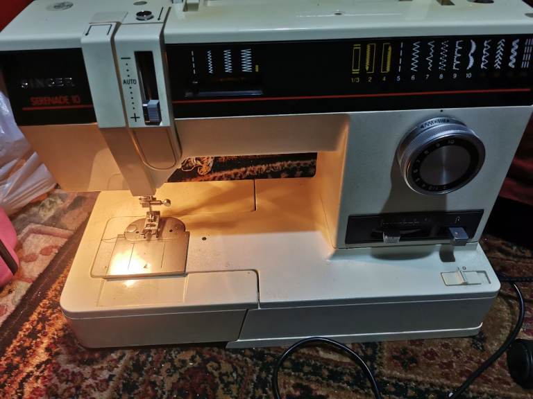 Singer serenade 10 Sewing machine