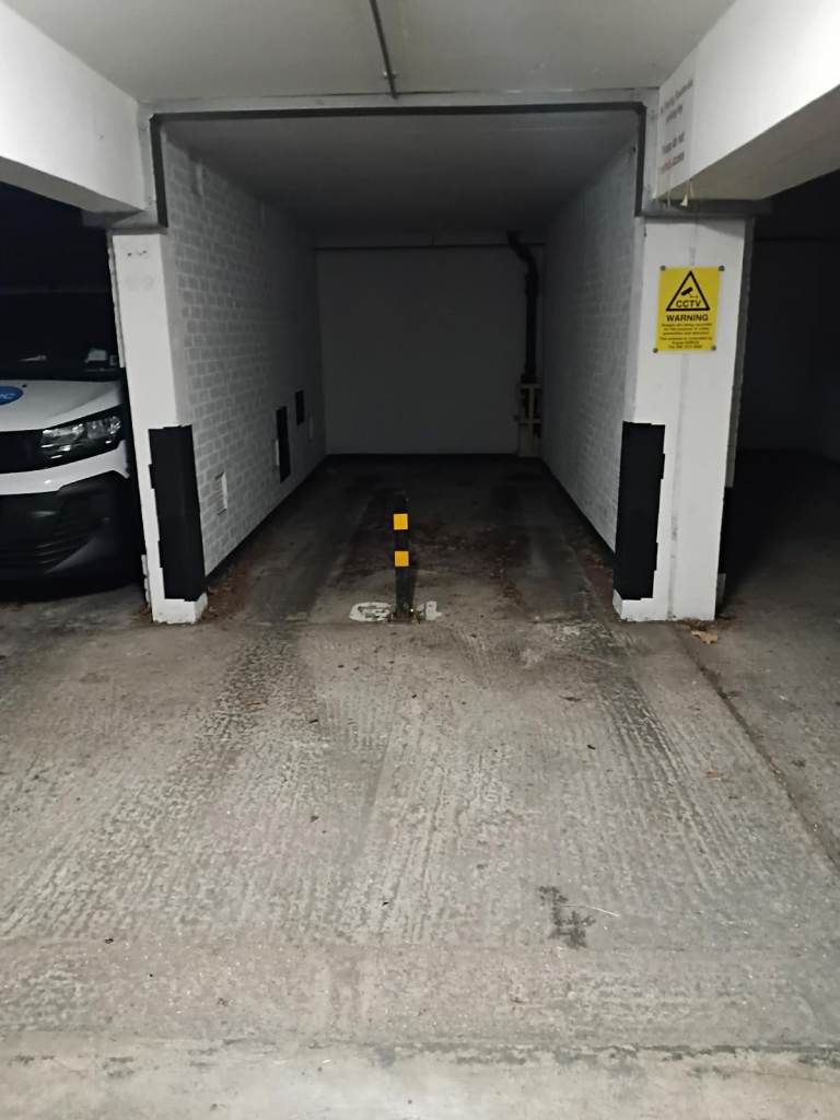 Secure parking space to rent