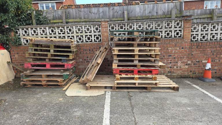 Free pallets 