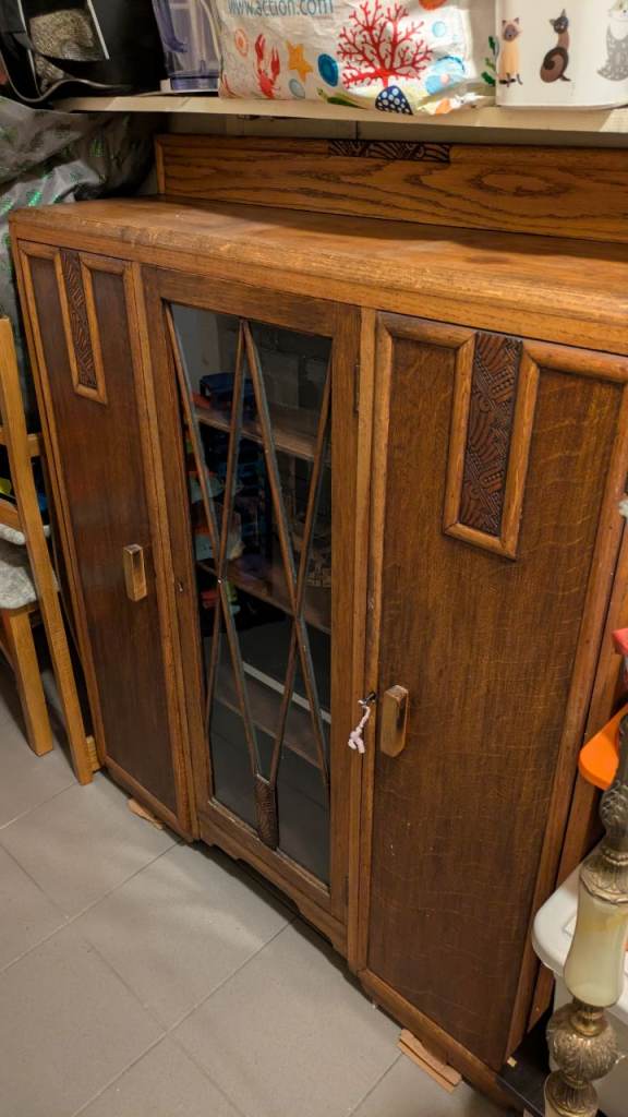 Bookcase / cabinet