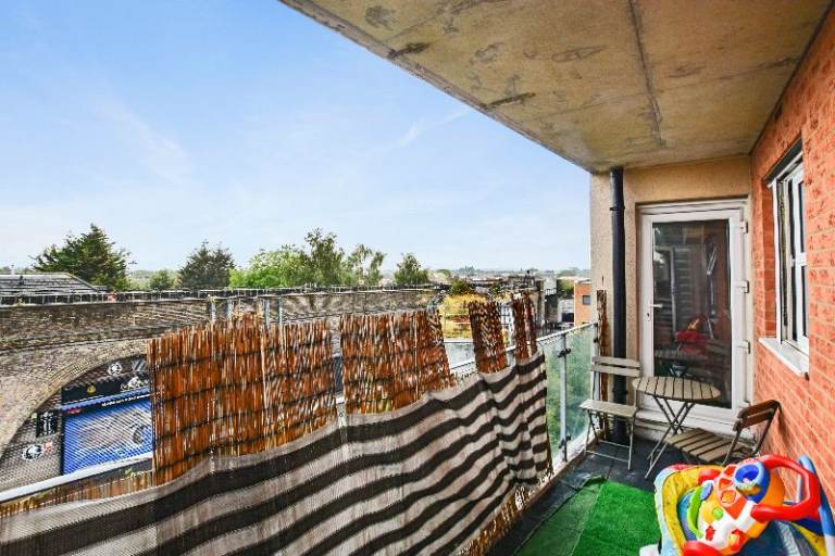 2 Bed 2 Bathroom To Rent - Bridge Court, Stanley Road, South Harrow, HA2 8FB