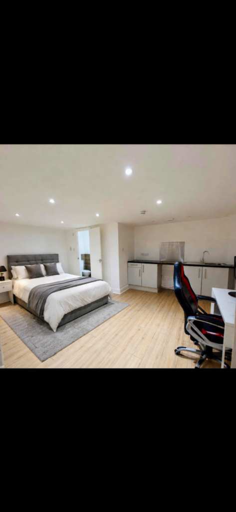 4 studio rooms available for live and work