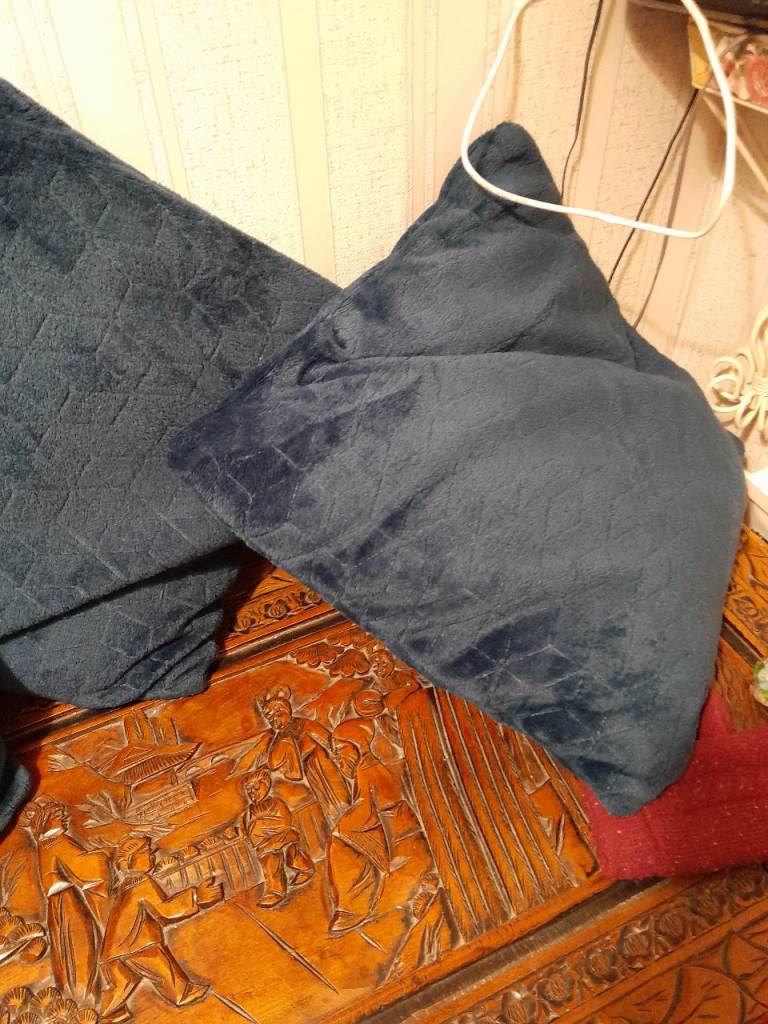 Throws x 2 & 3 cushions 