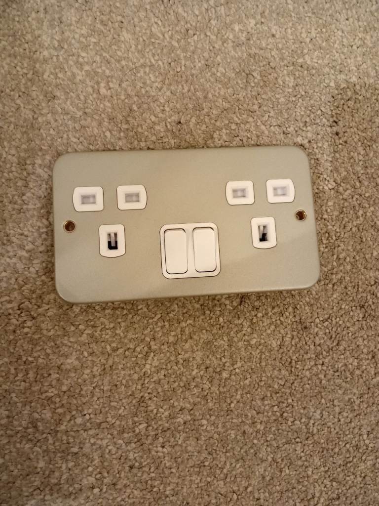 Double Light Switch with Sockets – Good Condition