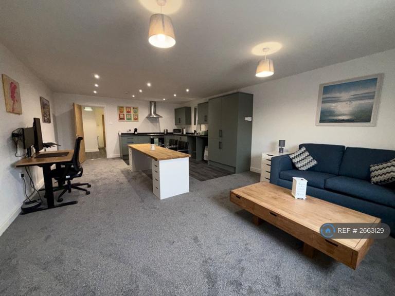 4 bedroom flat in Little Bedford Street, North Shields, NE29 (4 bed) (#2663129)