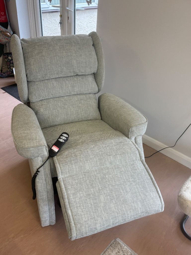 Riser Recliner Mobility Chair 