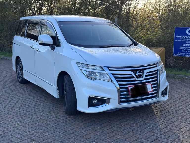 Nissan Elgrand 2015 2.5l auto 250 highway star 8 seater