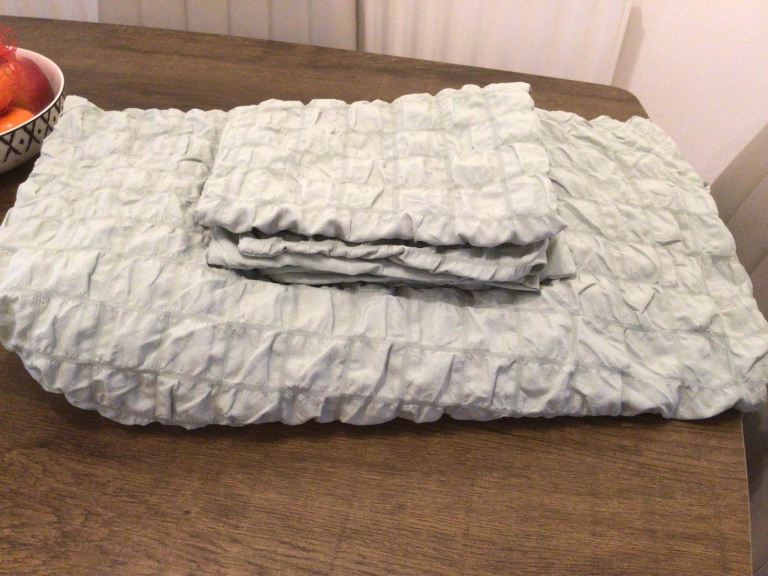 Double duvet cover and 2 pillow cases 