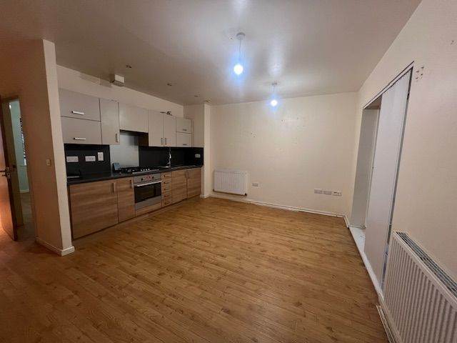 1 Bedroom Ground Floor Flat Loxford Lane Ilford  IG3 9AE To Let 