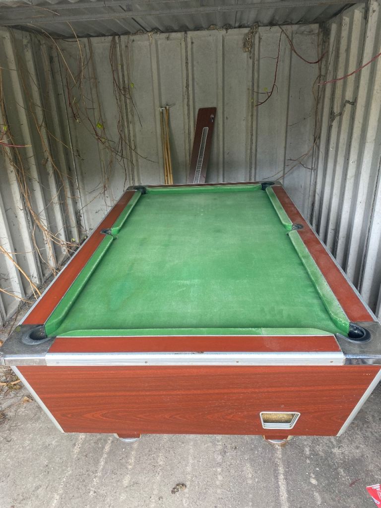 Pool table
