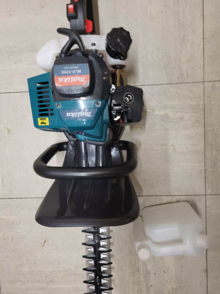 MAKITA PETROL HEDGE TRIMMER 