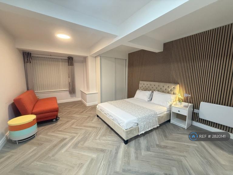 3 bedroom flat in Tuscany House, Manchester, M1 (3 bed) (#2820141)