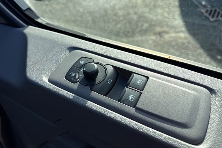 2025 Volkswagen Transporter 2.0 TDI T28 Commerce Pro FWD SWB Euro 6 (s/s) 5dr Van DIESEL Manual