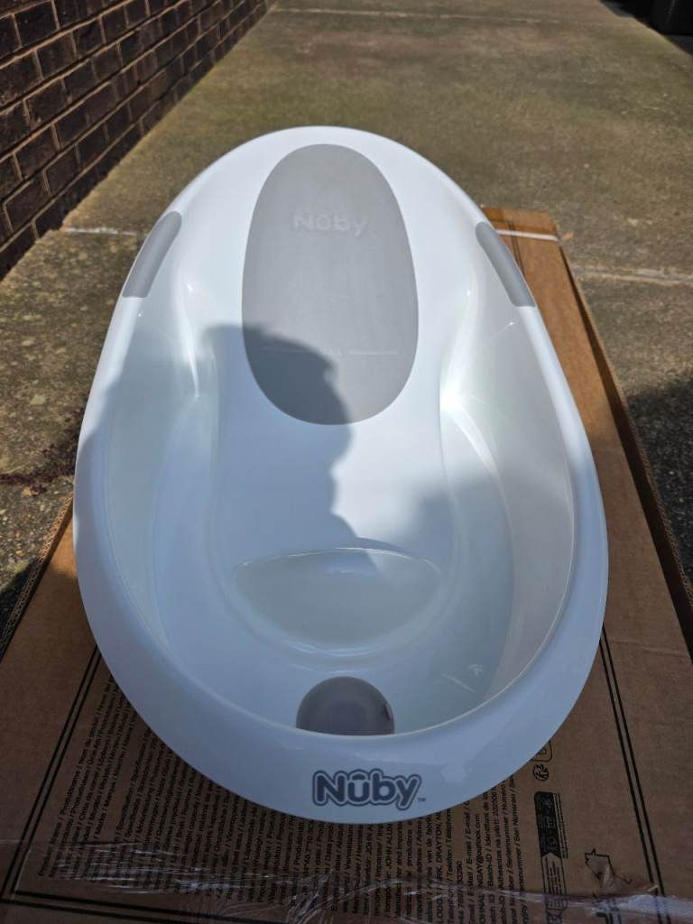 Baby bath and bouncer 